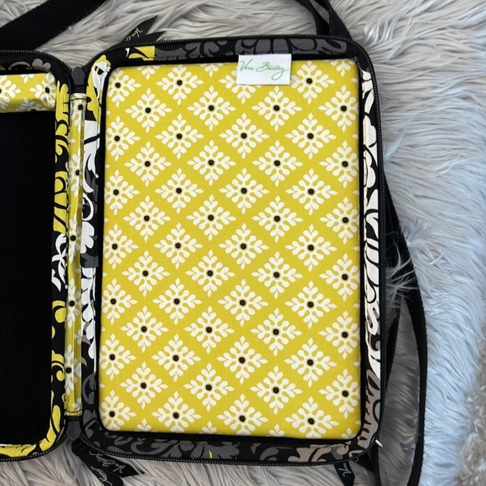 Vera‎ Bradley Hard Shell Tablet/iPad Case with Strap - Picture 9 of 15